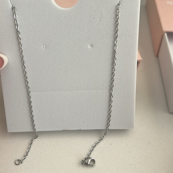 “Noah” name necklace - Picture 2 of 2